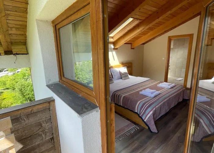 农家乐 Bujtina Polia