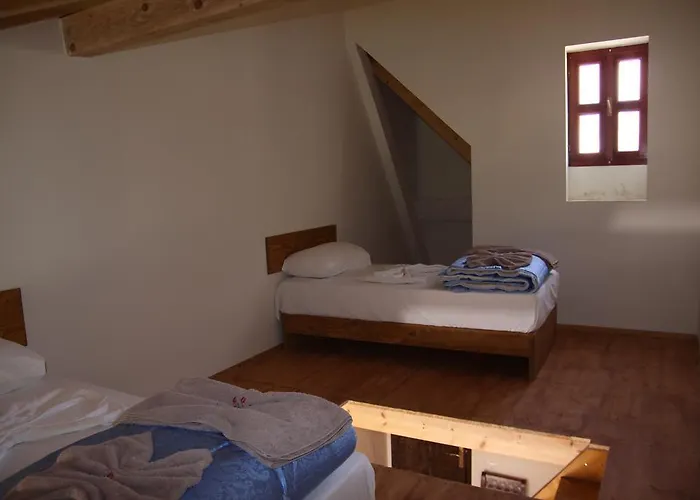 Bujtina Polia 农家乐 *