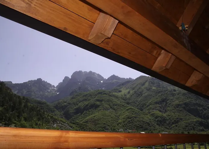 Bujtina Polia 泰斯