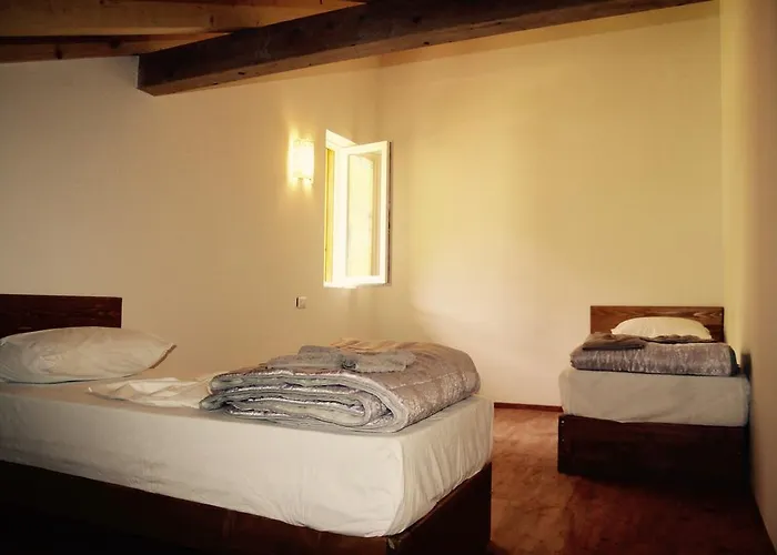 Bujtina Polia 农家乐 *