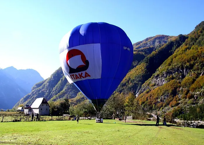 农家乐 Bujtina Polia *