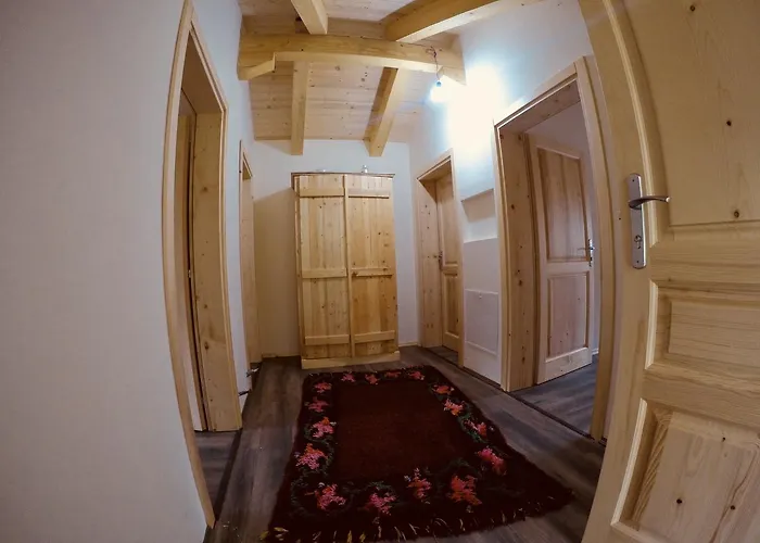 农家乐 Bujtina Polia 泰斯