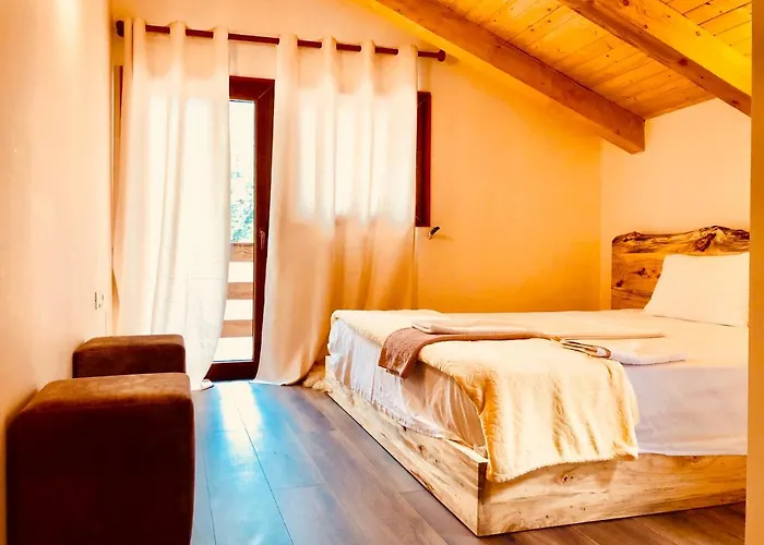 Bujtina Polia 农家乐 *