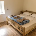 Farmház Bujtina Polia