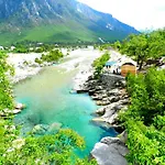 Bujtina Polia *