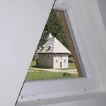 Bujtina Polia *