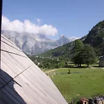 Bujtina Polia