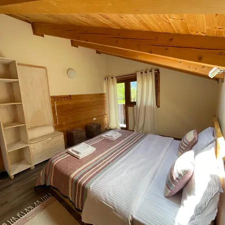 Bujtina Polia Farmház Theth