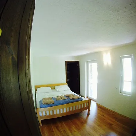 Bujtina Polia Alloggio per agriturismo Theth