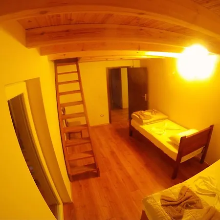 Bujtina Polia Farm stay Theth