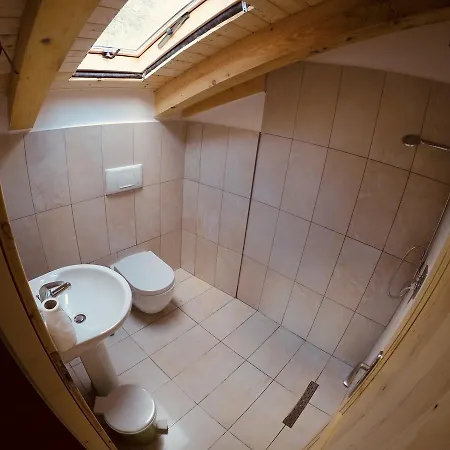 Bujtina Polia *