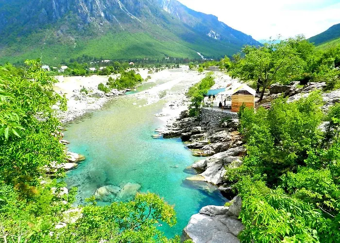 Bujtina Polia *