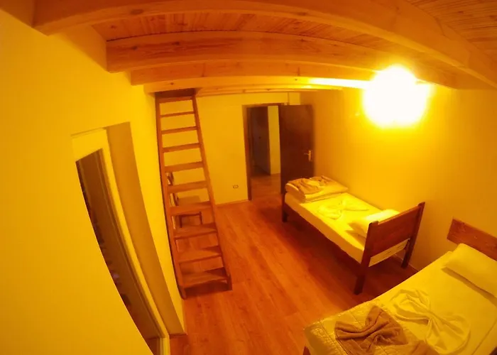 Bujtina Polia Alloggio per agriturismo Theth