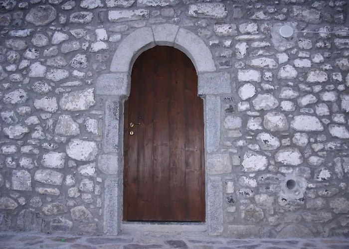 Bujtina Polia テス